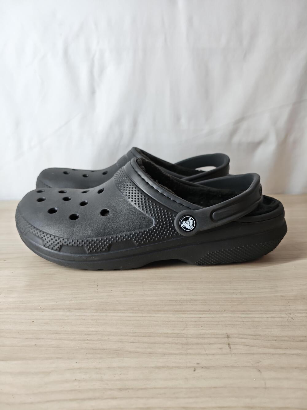 Crocs Shoes Mens Size 10 Black Fuzzy Lined Clogs Dual Comfort Slip On